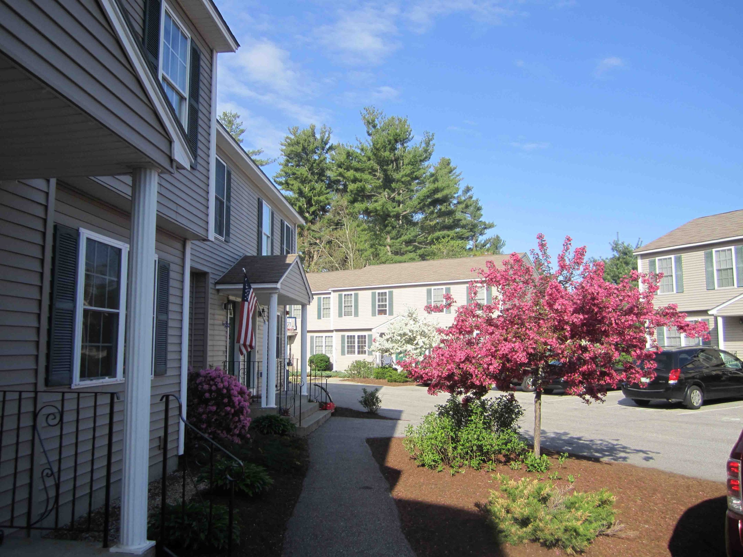Cohas Overlook community exterior by Socha Companies is a quality townhouse community in Manchester, NH